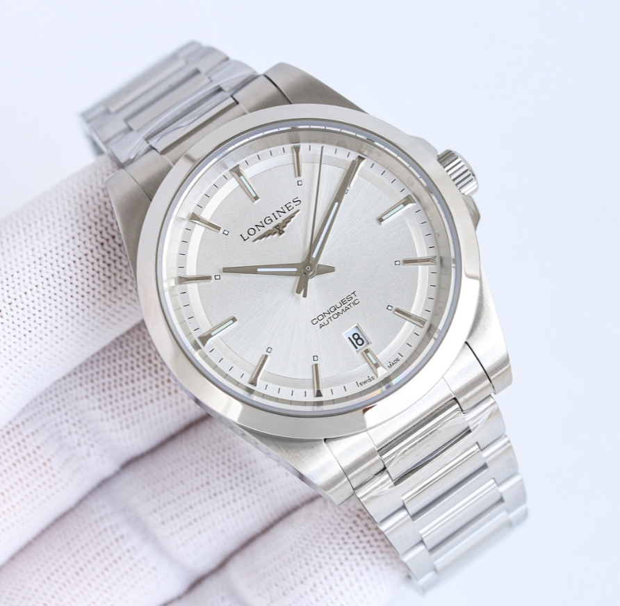 Longines Conquest 41mm – silver angle