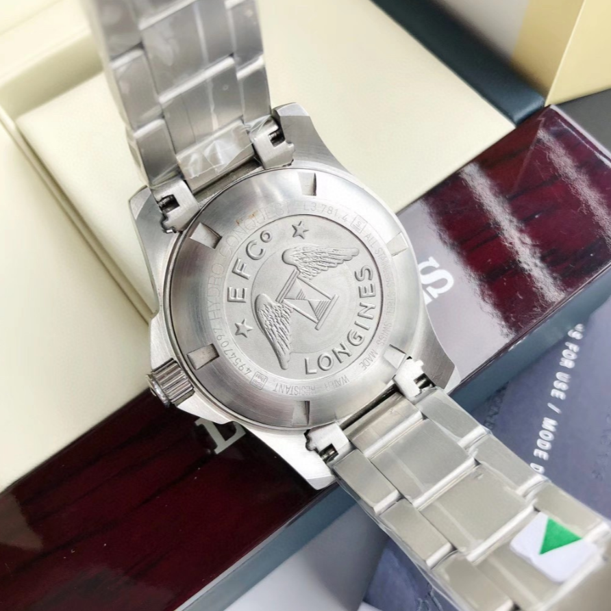 Reference image from another HydroConquest showing case back and bracelet
